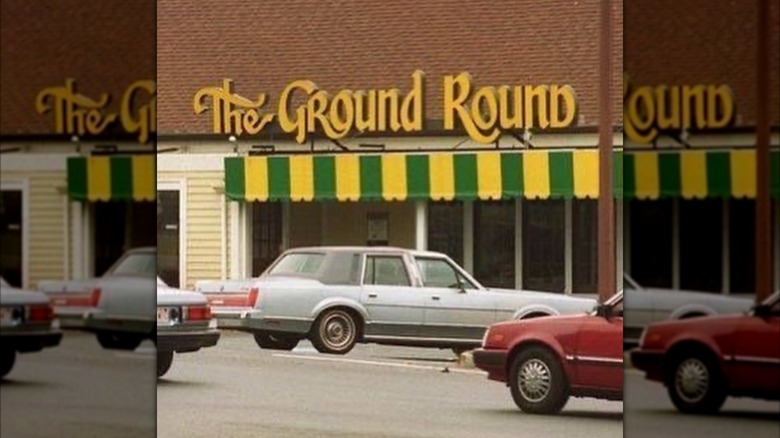 A 1980s The Ground Round restaurant, seen from the outside