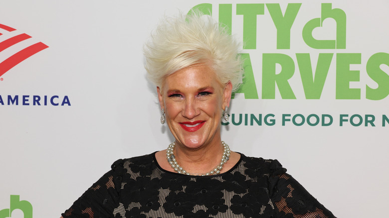 head shot of Anne Burrell