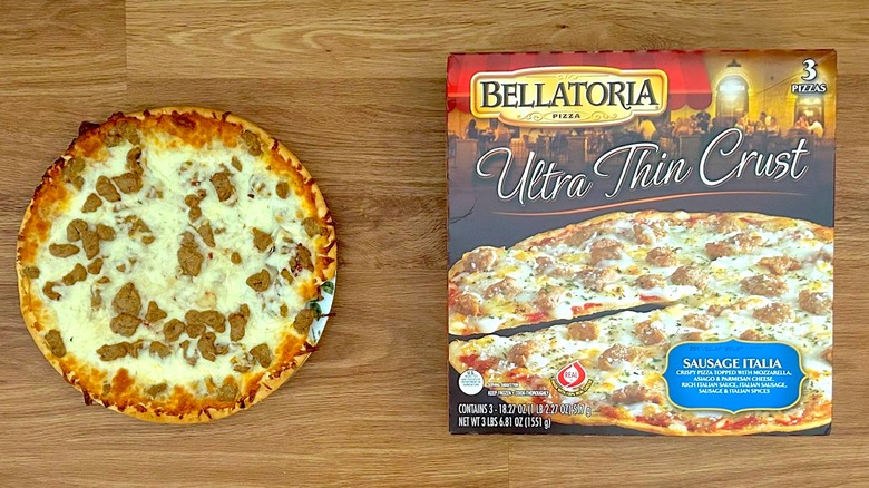 Package and baked Bellatoria Ultra Thin Crust Sausage Italia on round plate