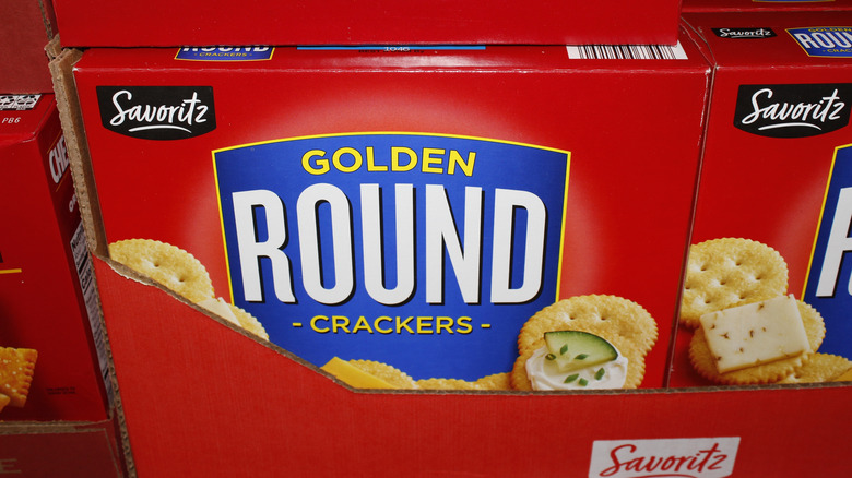 a box of Aldi brand round crackers