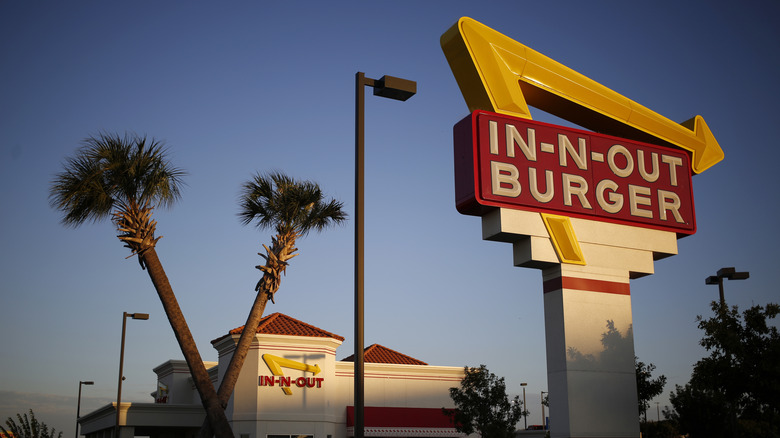 In-N-Out restaurant exterior