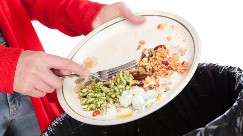 clearing plate into trash can