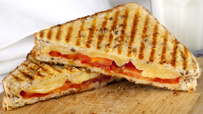 grilled cheese with tomatoes