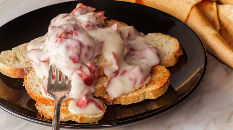 Creamed chipped beef on toast