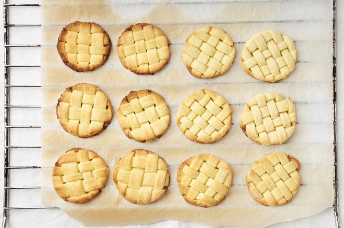 5-Ingredient Pie Crust Cookies