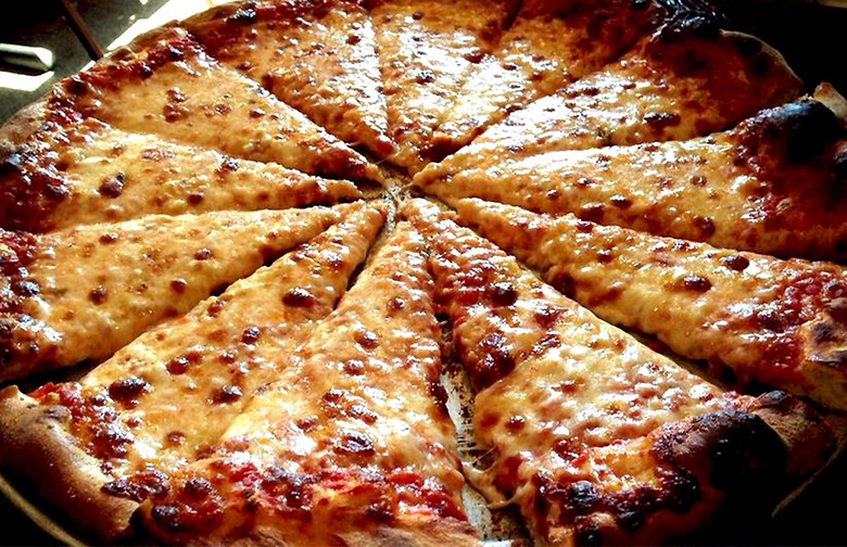 #57 Plain Pie, Ernie's Pizzeria (New Haven, Connecticut)