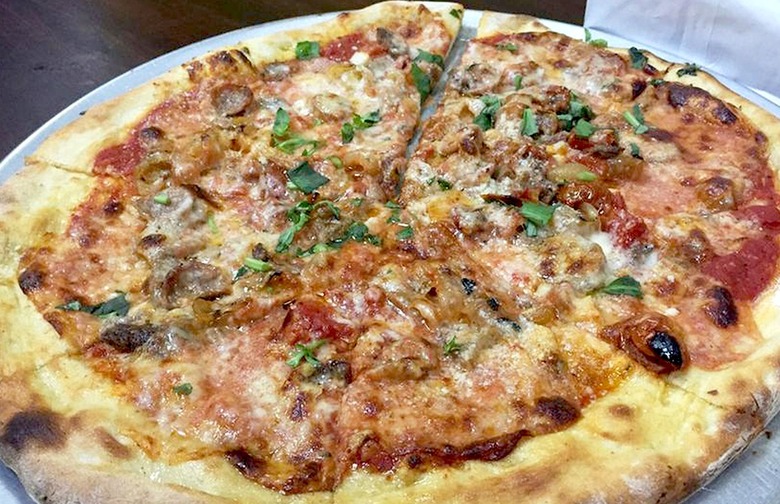 #5 Classic Round Pie, Di Fara (Brooklyn, New York)