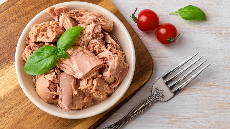 Canned tuna in a bowl