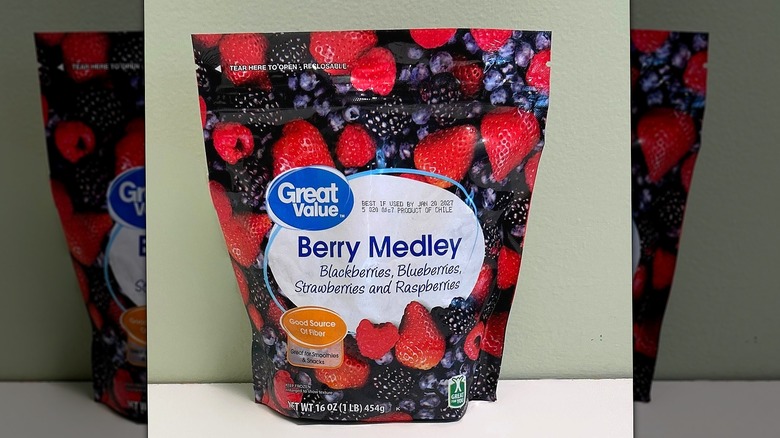 A bag of Great Value Berry Medley on a white and green background