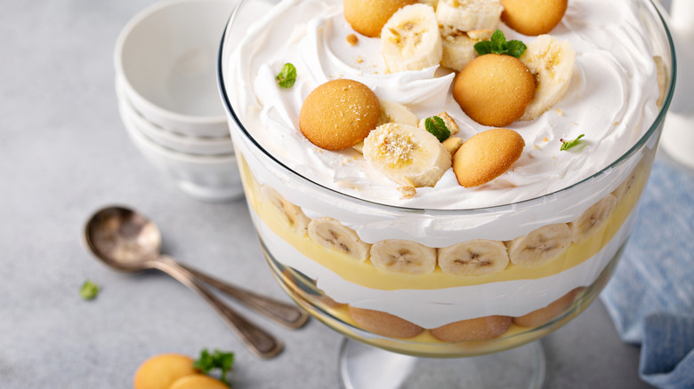 Banana pudding in a glass trifle dish