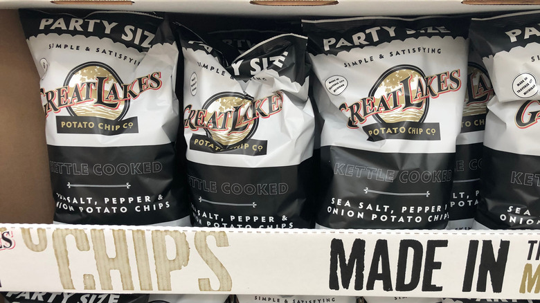 A row of Sea Salt Pepper & Onion Great Lakes chip bags in a box.