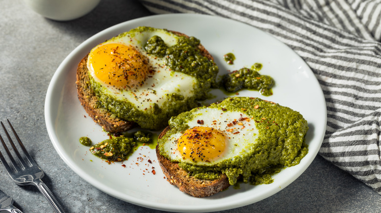 Eggs with pesto on toast
