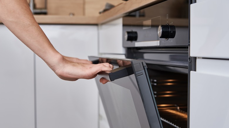 Leaving the oven door ajar