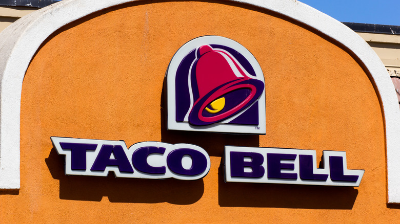 Taco Bell storefront 