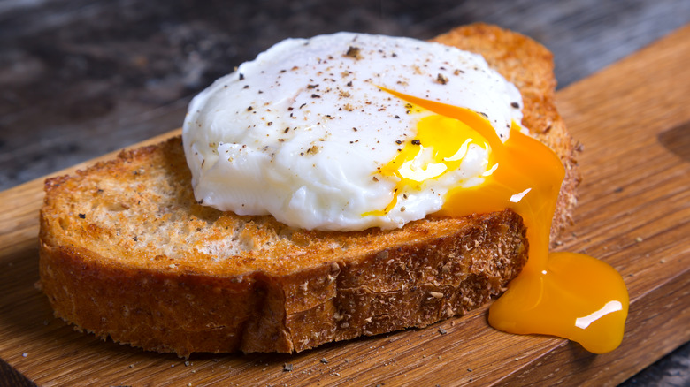 Poached egg on toast
