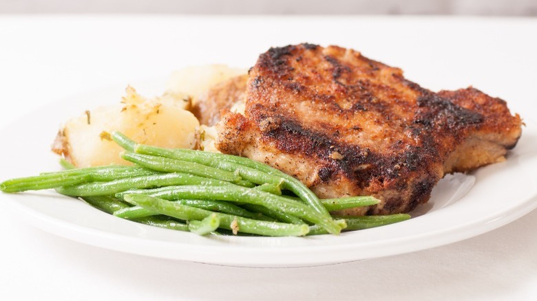 Pork chop with green beans