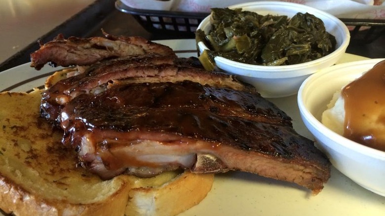 Ribs, toast, and collard greens