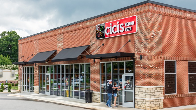 A Cicis Pizza location exterior signage