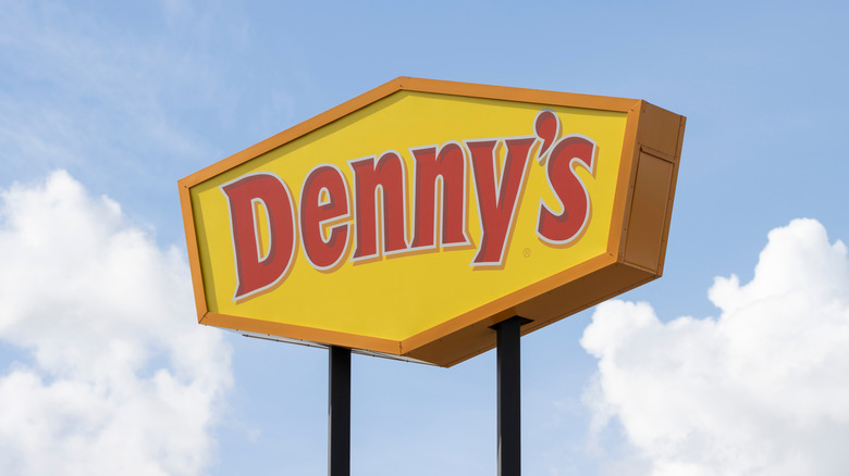 Denny's street signage