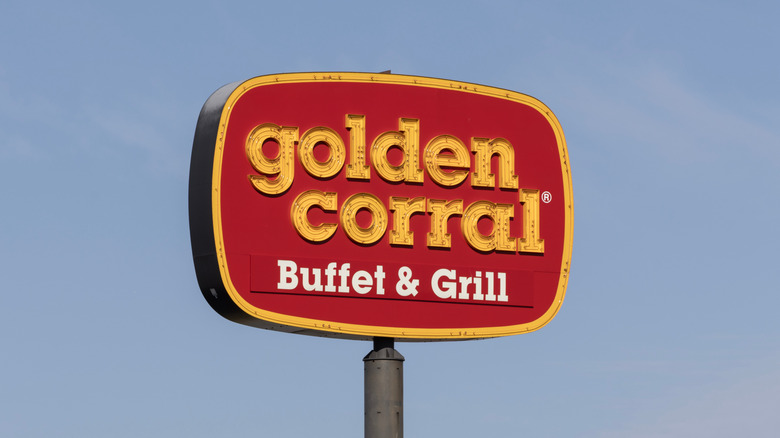 Golden Corral street signage