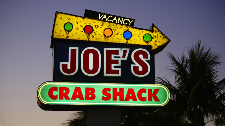 Joe's Crab Shack street signage
