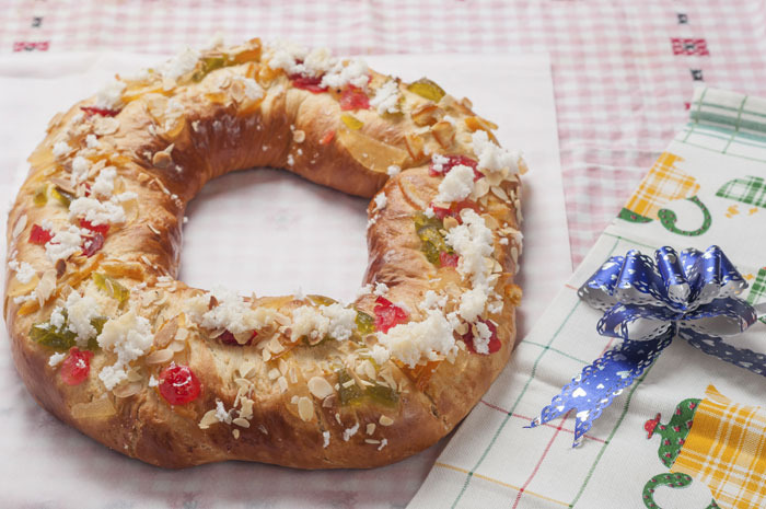 12 Classic Christmas Cakes from Around the World