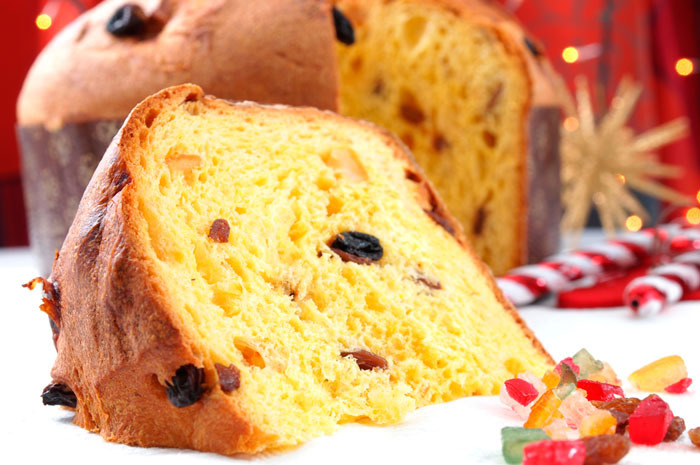 12 Classic Christmas Cakes from Around the World