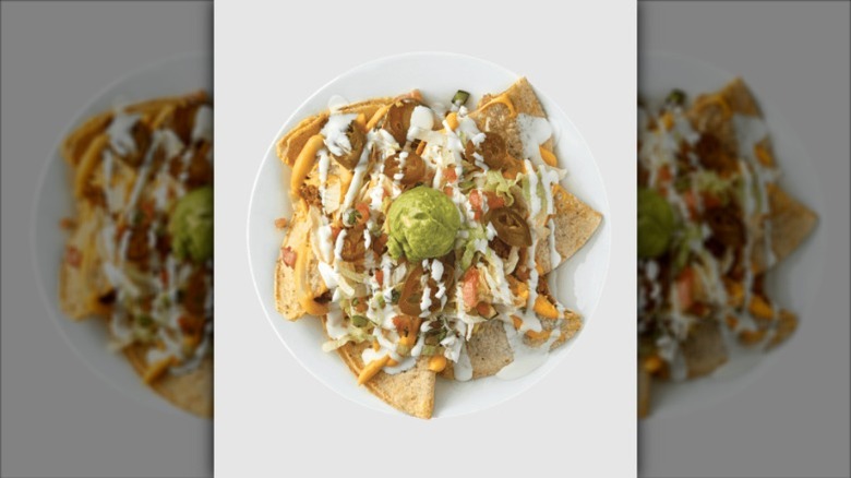 A plate of Sheetz Grande Stuffed Nachos