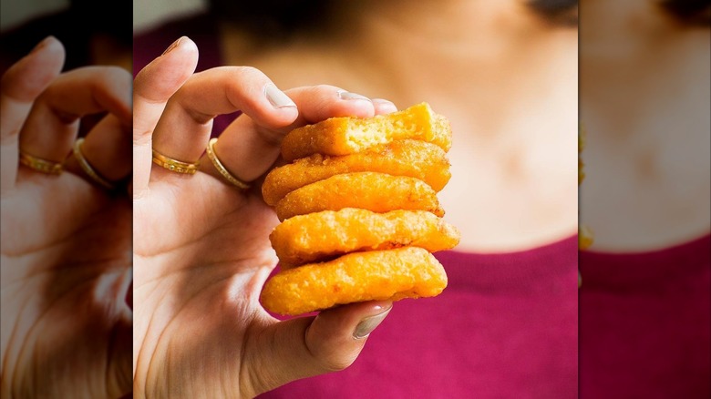 Woman holding Sheetz Mac n' Cheese Bites