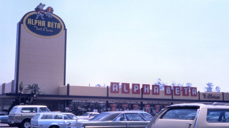 Alpha Beta grocery store exterior