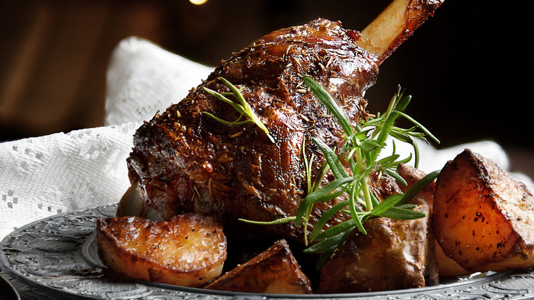 Lamb shank with potatoes