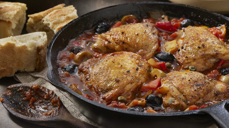 Chicken cacciatore with bread