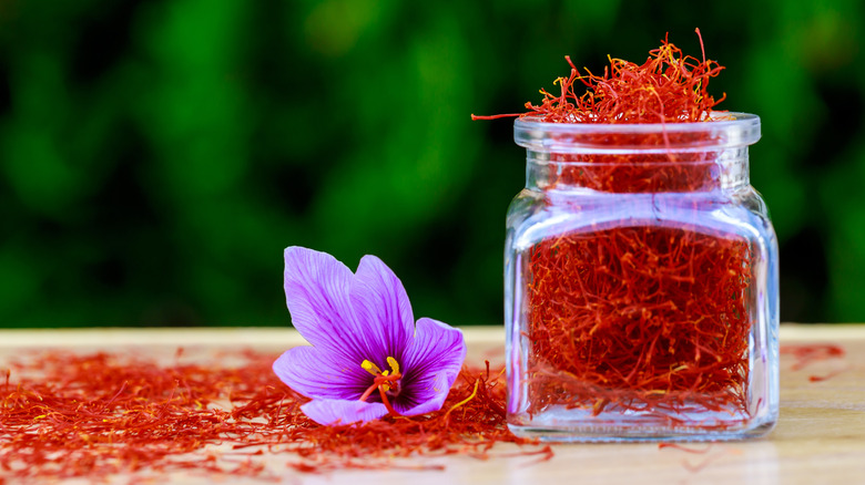 Saffron flower and threads jar 