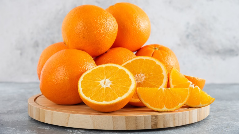 Whole and cut oranges