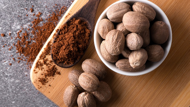 whole and ground nutmeg