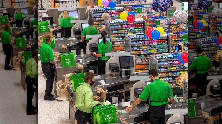Busy checkout lines at Publix