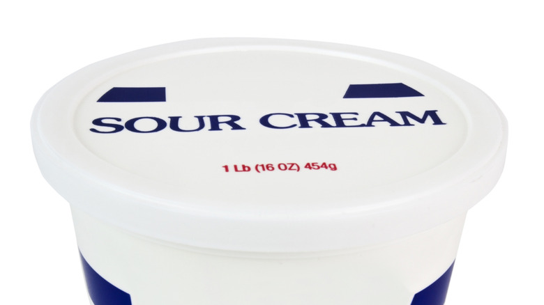 The lid of a one-pound tub of sour cream