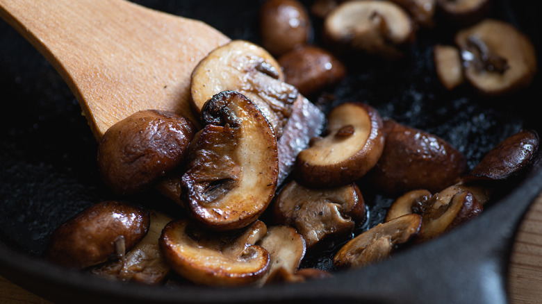Mushrooms cooked in skillet