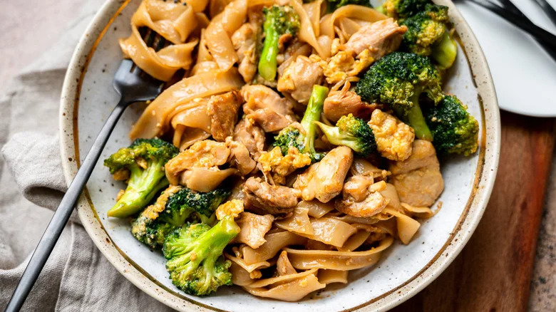 Chicken pad see ew plated