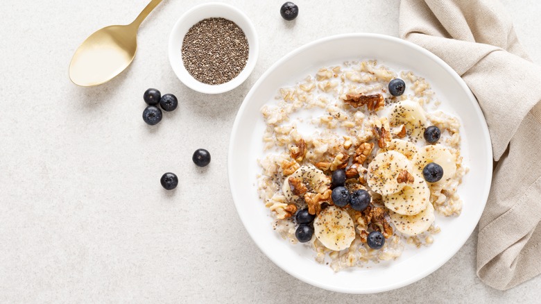 Sliced bananas in oatmeal