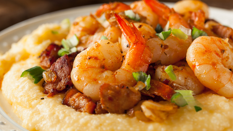 Shrimp and grits on plate