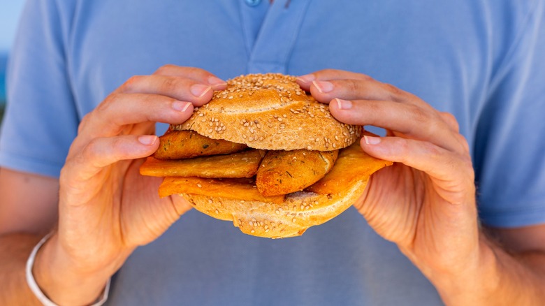 A man's hands hold a pane e panelle