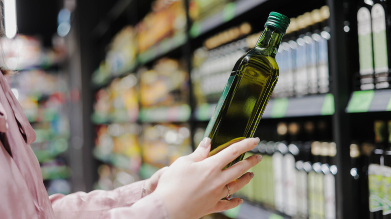 Person buying olive oil