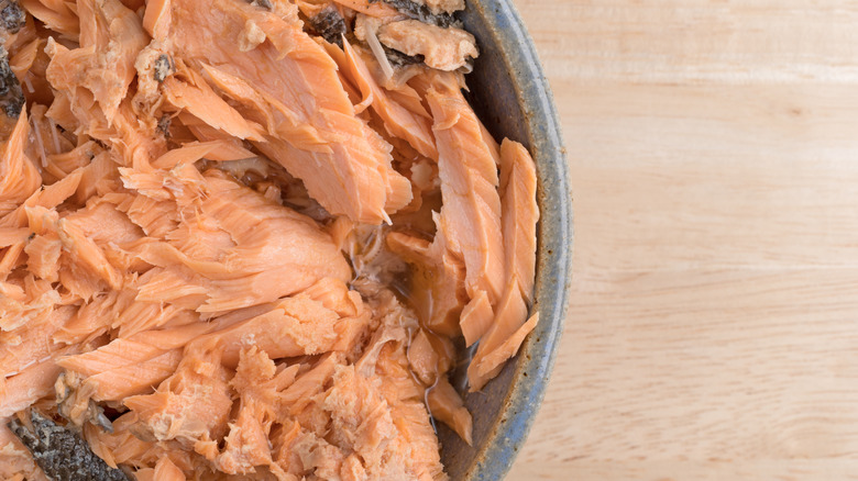 Canned salmon flakes