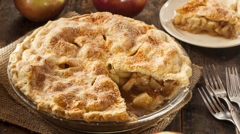 cut apple pie