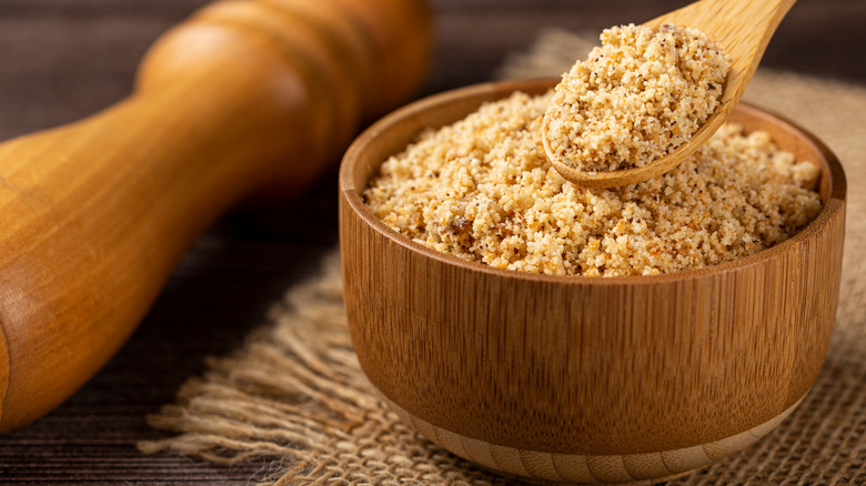 Farofa in a bowl