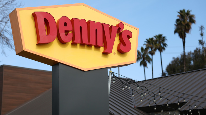 Denny's restaurant sign