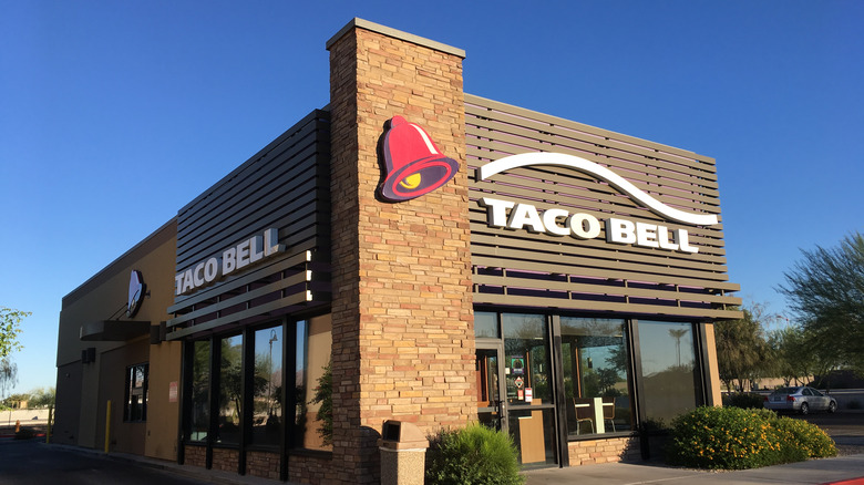 Taco Bell restaurant building