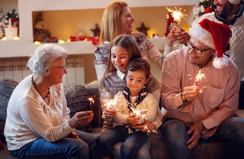13 Tips for Surviving Holiday Houseguests
