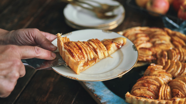 Apple pie being served
